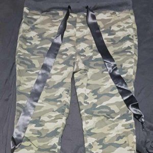 Camo Print NOBO Jeggings with Satin Bow